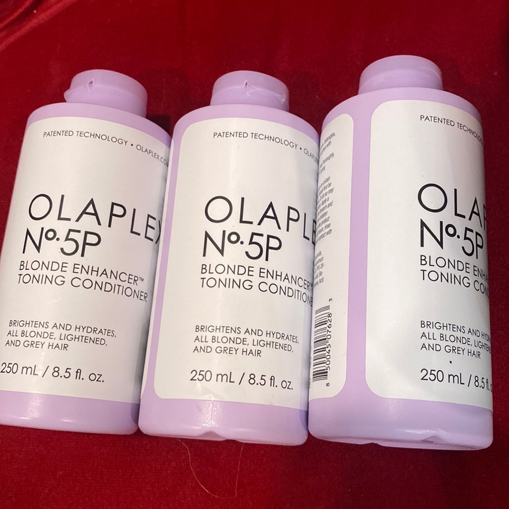 The Nº.4P Blonde Enhancer Toning Shampoo